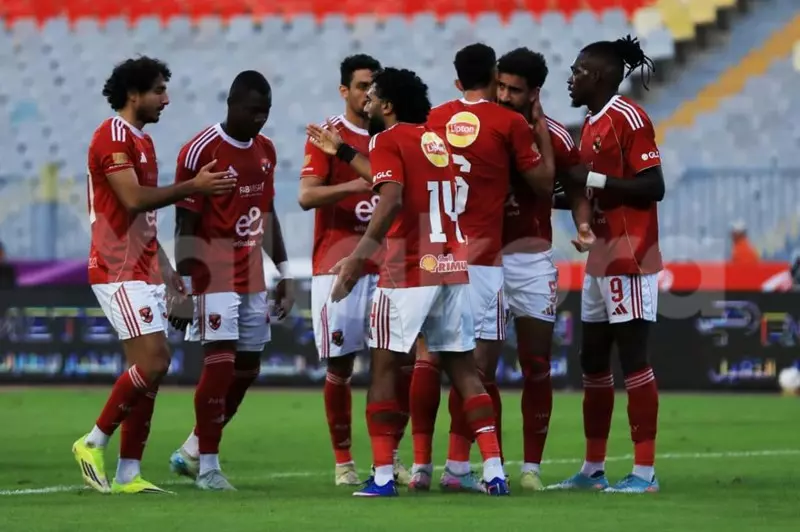 إيقاف ثنائي الأهلي ولاعب بيراميدز.. 10 عقوبات في مؤجلات الدوري المصري 